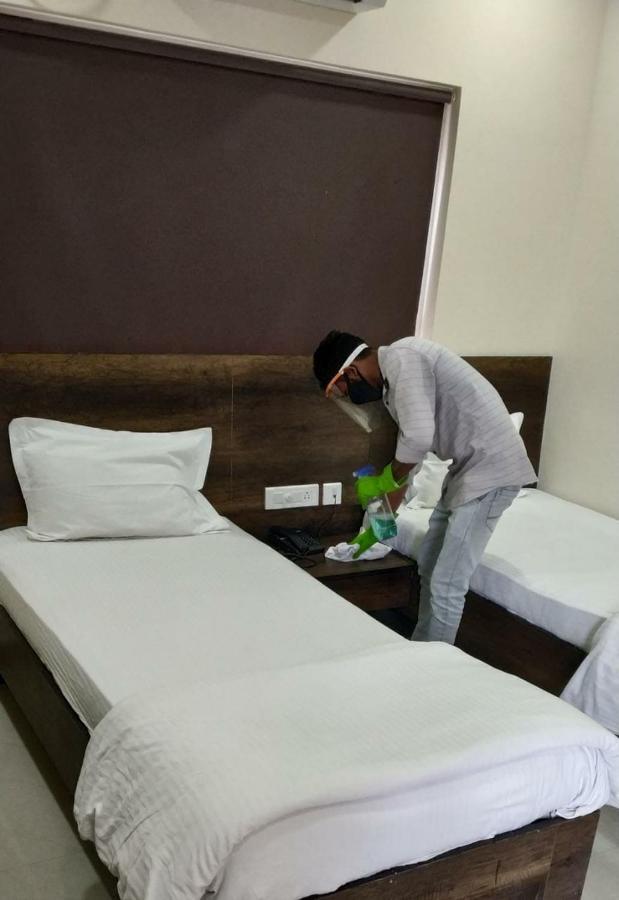 Our Nest Banjara Hotel ไฮเดอราบัด ภายนอก รูปภาพ