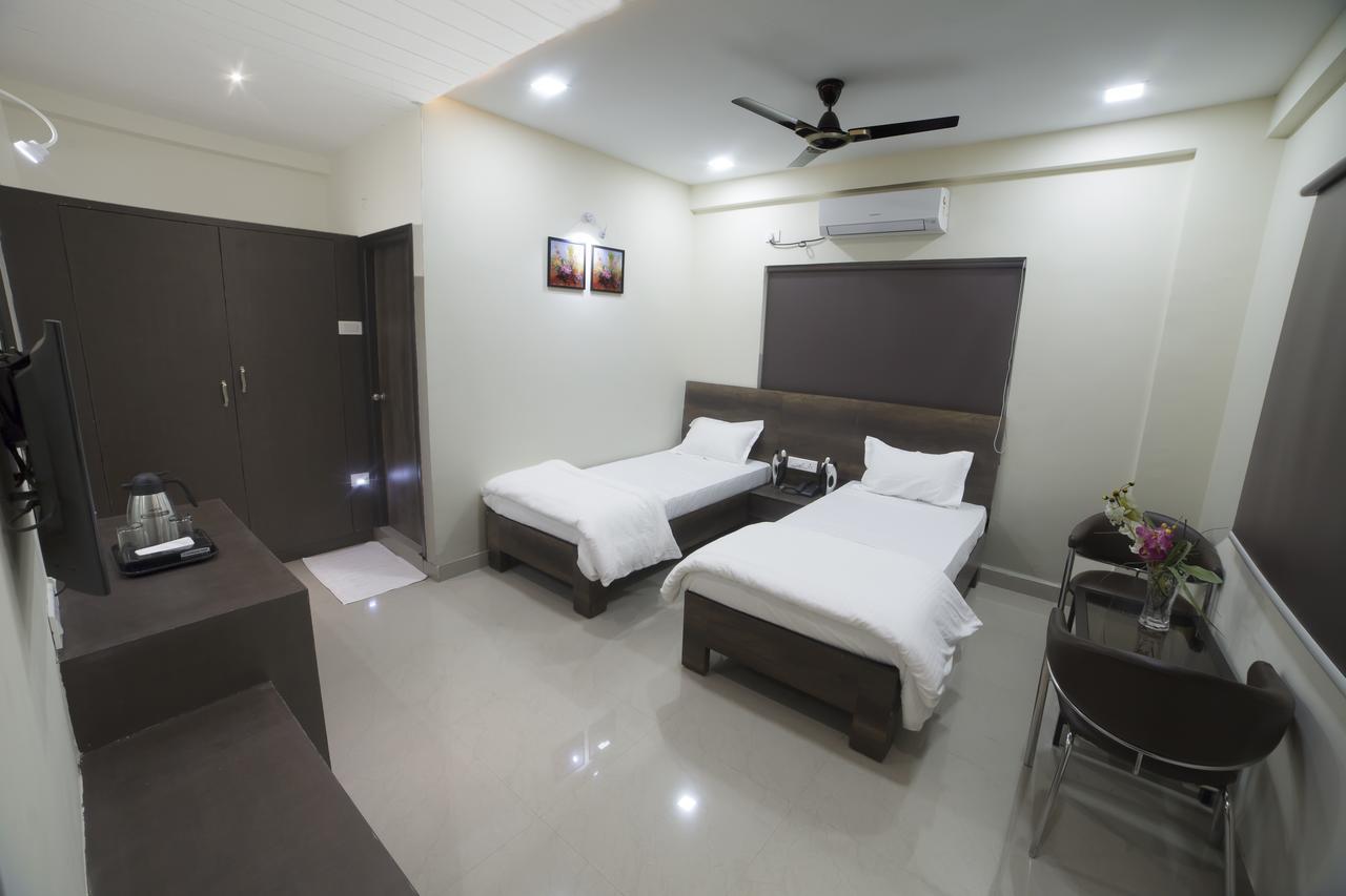 Our Nest Banjara Hotel ไฮเดอราบัด ภายนอก รูปภาพ